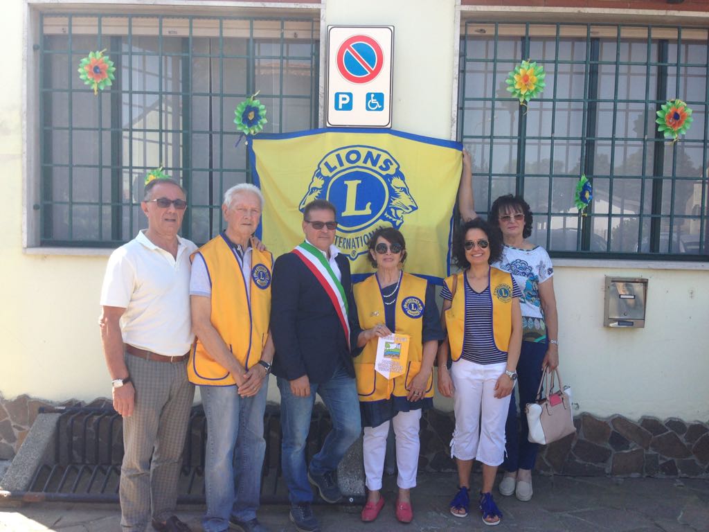 Parcheggi per disabili, dal Lions club arrivano i pannelli integrativi