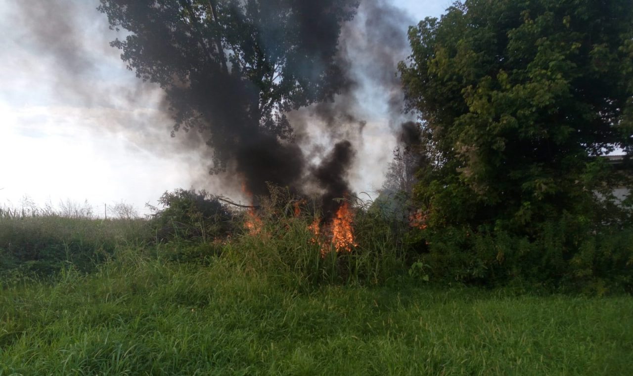 Incendio di rifiuti nel pandinese