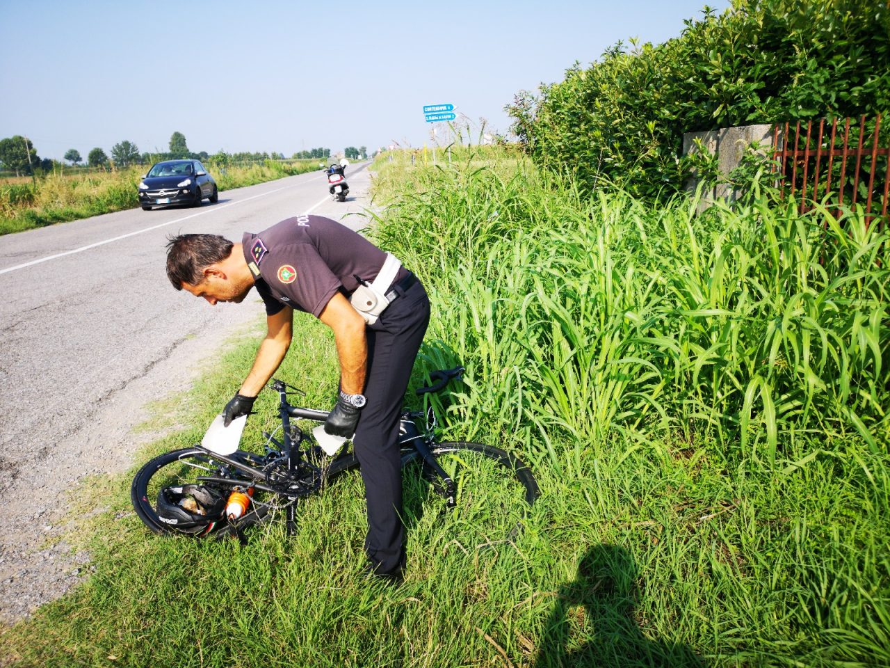 Ritrovato il furgone pirata che ha investito il ciclista FOTO