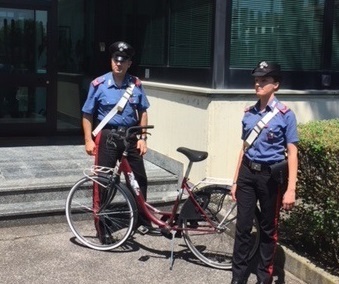 Cerca di piazzare la bici rubata… ma sbaglia decisamente cliente