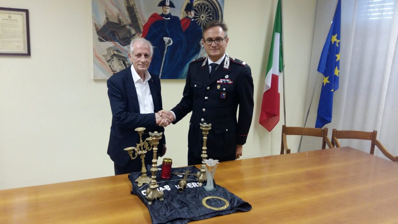 Ruba oggetti sacri, denunciato un ghanese