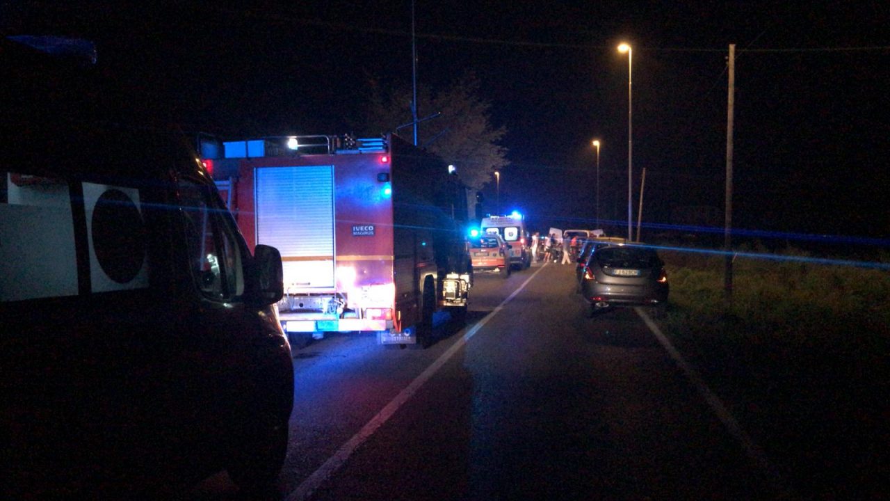 Scontro tra auto a Rivolta, quattro persone coinvolte SIRENE DI NOTTE