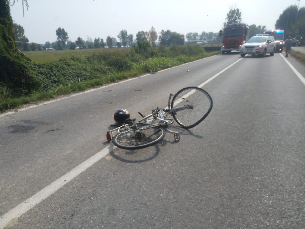 Ciclista travolto da una moto muore sul colpo FOTO
