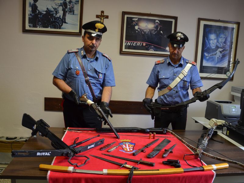 Detenzione illegale di armi, arrestato un 44enne