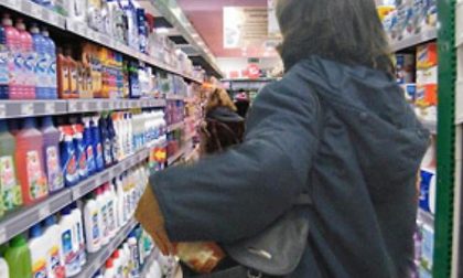 Rubano generi alimentari al supermercato, denunciati