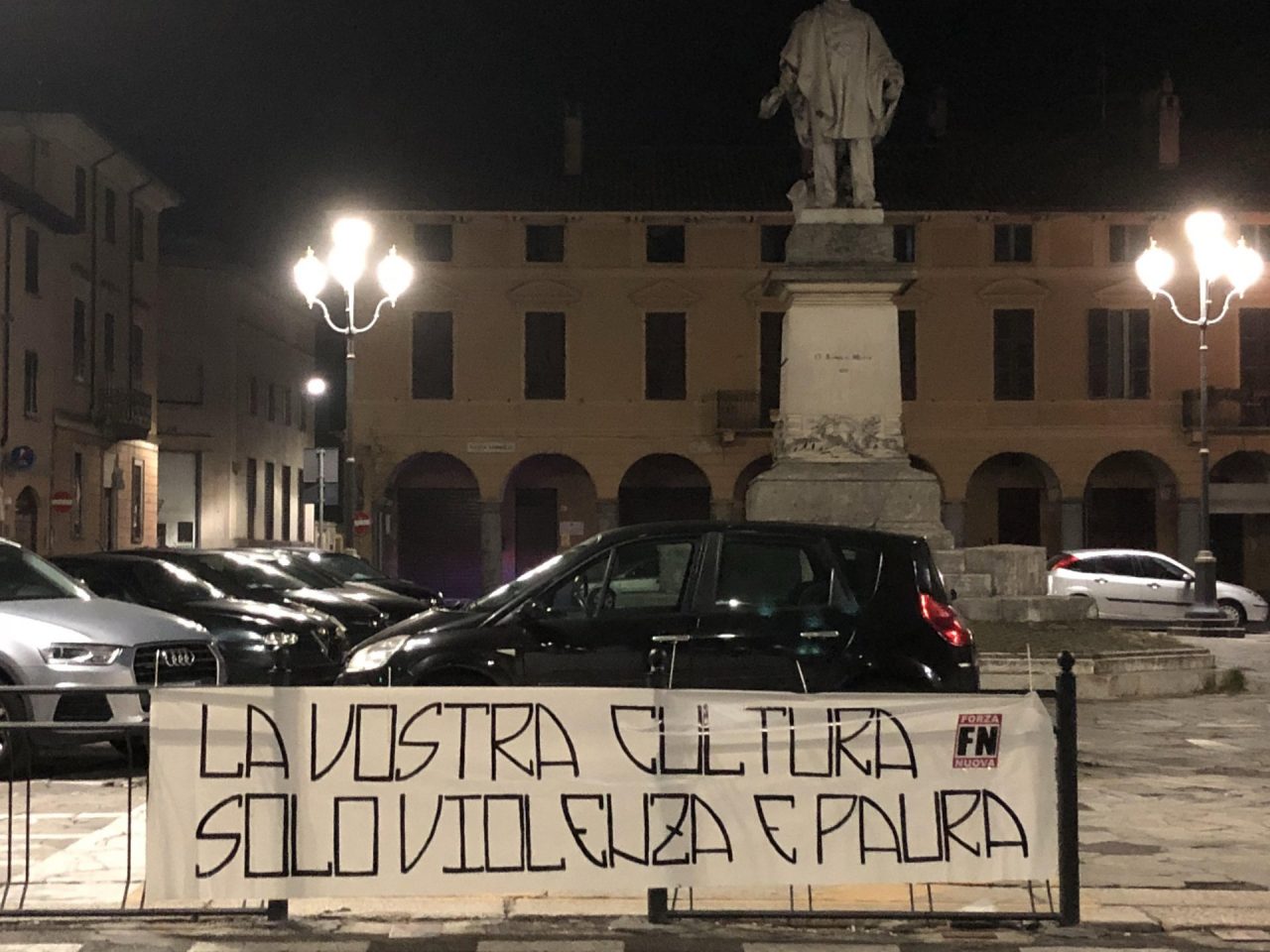 Forza Nuova striscione a Soresina: “Rimpatrio di tutti gli immigrati clandestini e non”