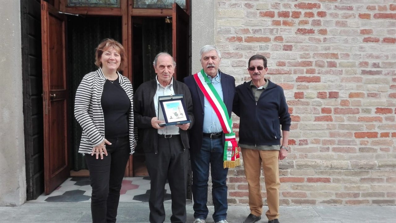 Don Santino saluta Pieranica