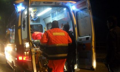 Si ribaltano con l'auto, quattro giovani in ospedale SIRENE DI NOTTE