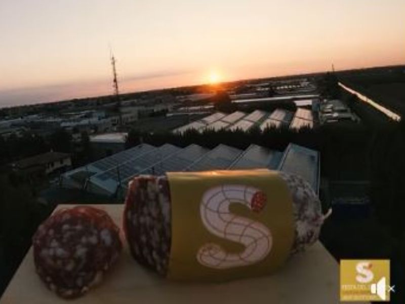 A Cremona il primo salame lanciato nello spazio VIDEO