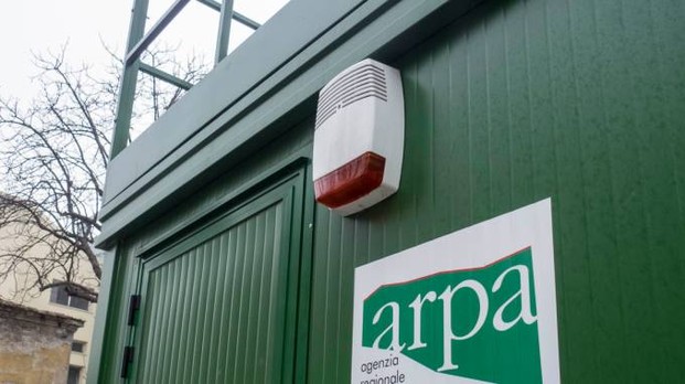 Incendio discarica Cremona, Arpa “Nessun allarme per la qualità dell’aria”