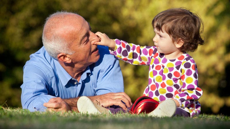Auguri Festa dei nonni: le frasi da dedicare