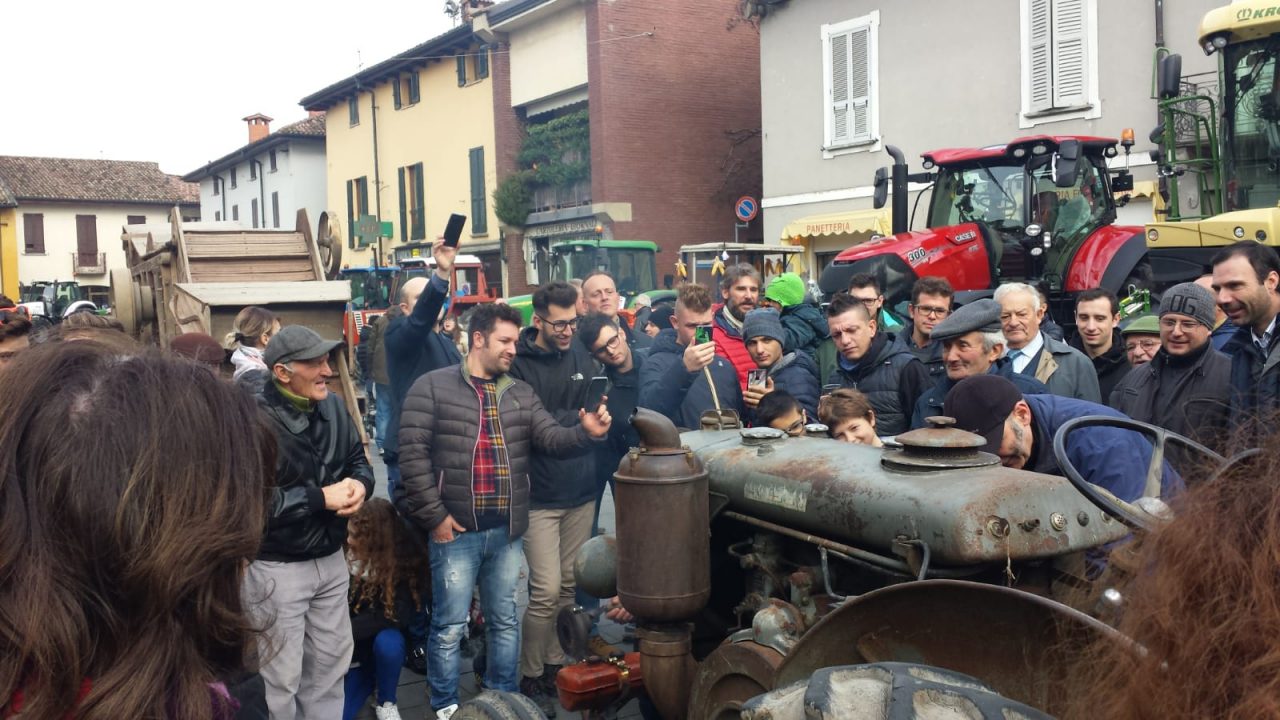 Festa del Ringraziamento, gli agricoltori sfilano anche per le donne