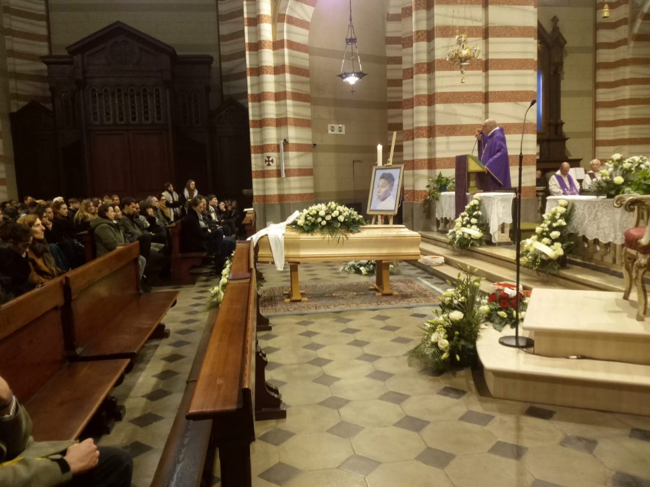 Alessandro Mazzetti, tutto il paese per l’addio al 16enne