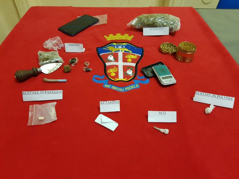 Licenziato investe liquidazione in un market della droga
