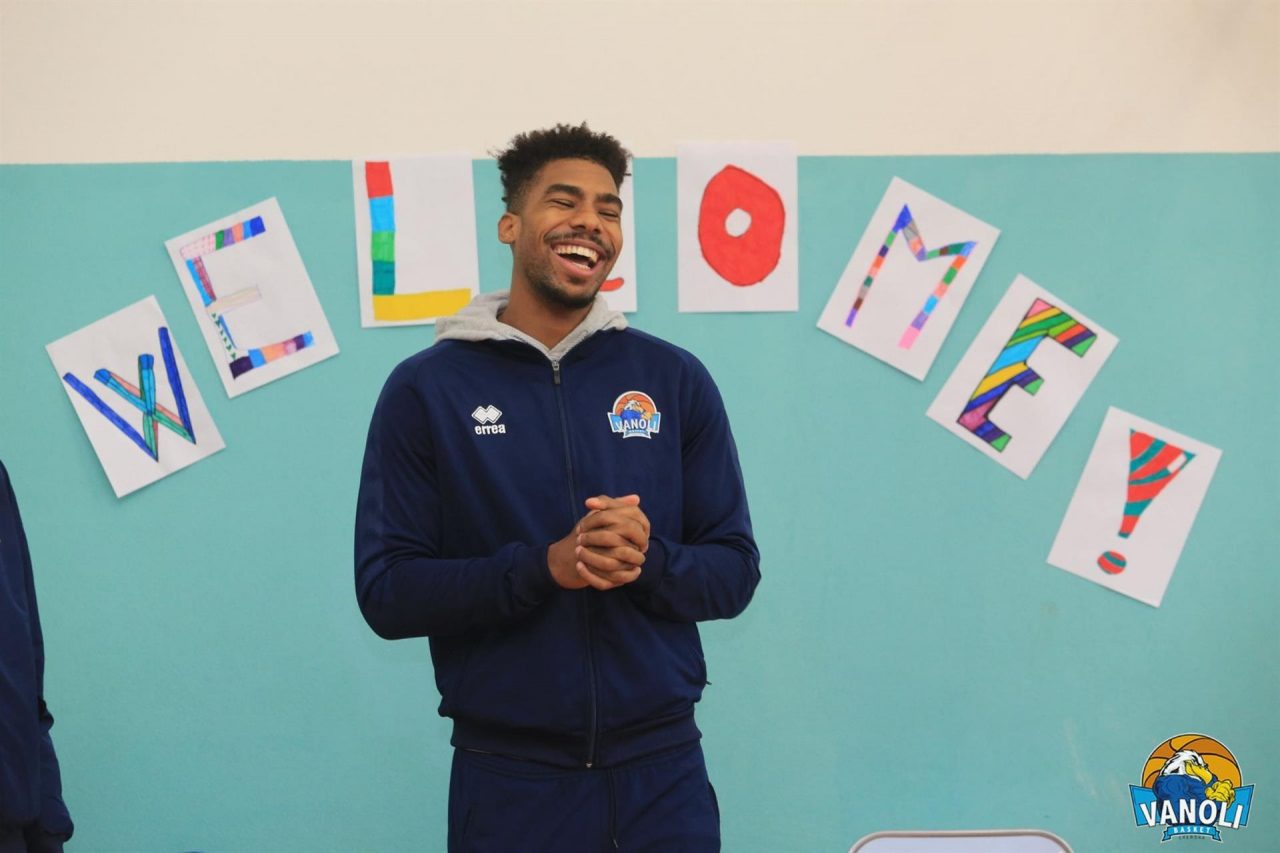 Vanoli: Wes Saunders alla scuola primaria di Vescovato FOTO