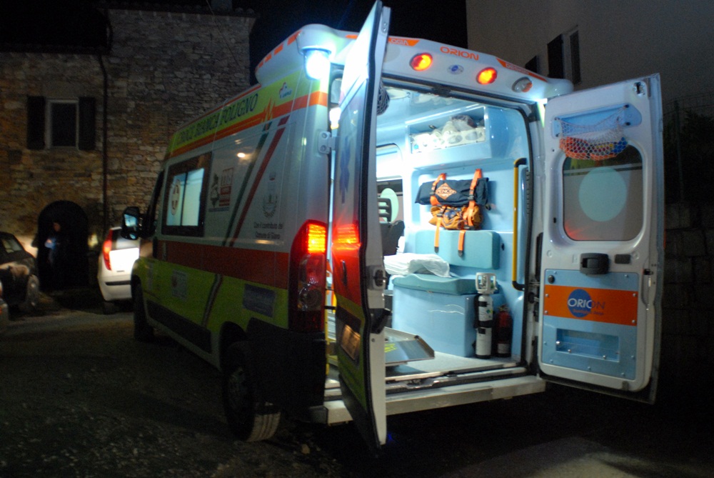 Ragazza 24enne finisce in ospedale per un malore SIRENE DI NOTTE