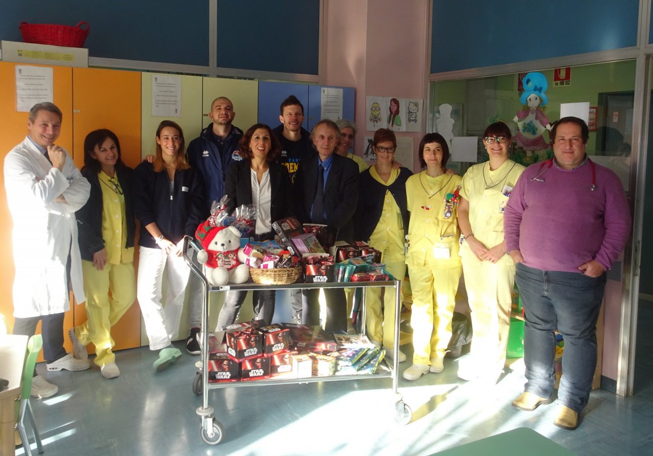 Santa Lucia è arrivata anche in Pediatria a Cremona
