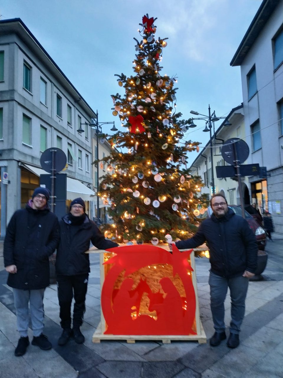 Presepe distrutto ricostruito dall’associazione Pandino Eventi