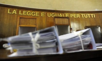 Si spaccia per un giudice e si fa consegnare migliaia di euro