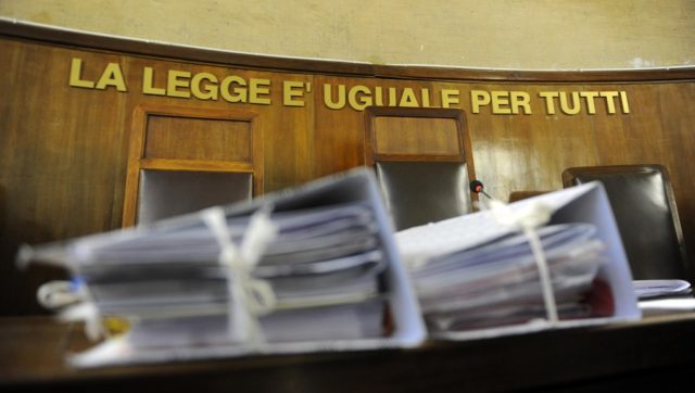 Colloquio a luci rosse al parco, condannato finto infermiere
