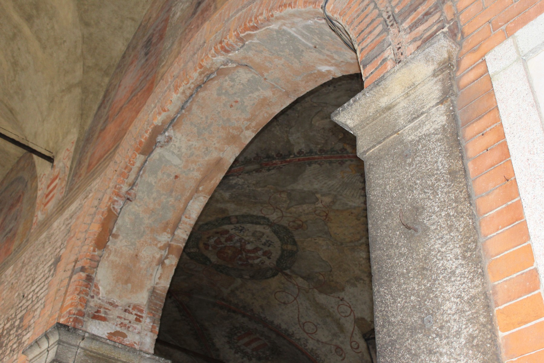 arco portici cortile 01