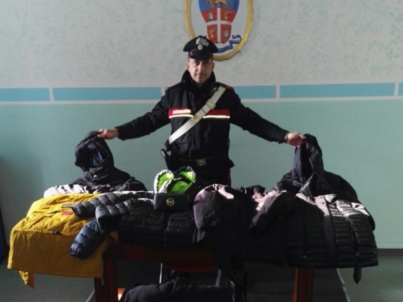 Abiti contraffatti: beccato a Cremona il paradiso del tarocco