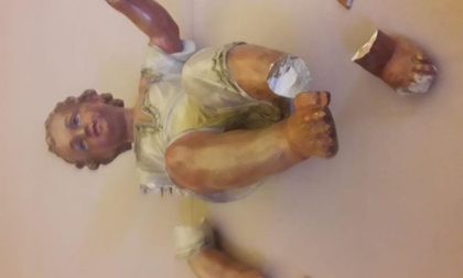 Distrutta la statua di Gesù Bambino del presepe di Castelleone