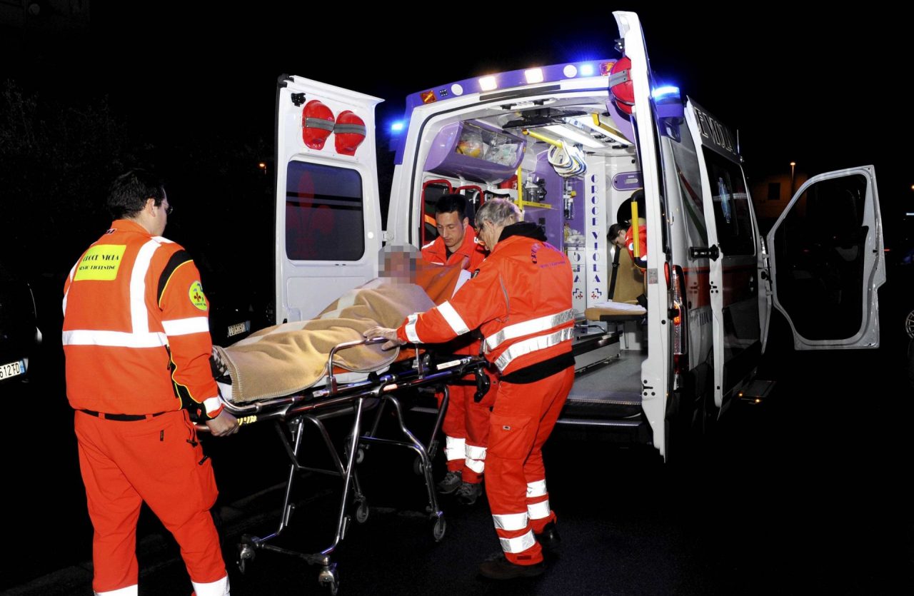 Malore al lavoro, grave 54enne SIRENE DI NOTTE
