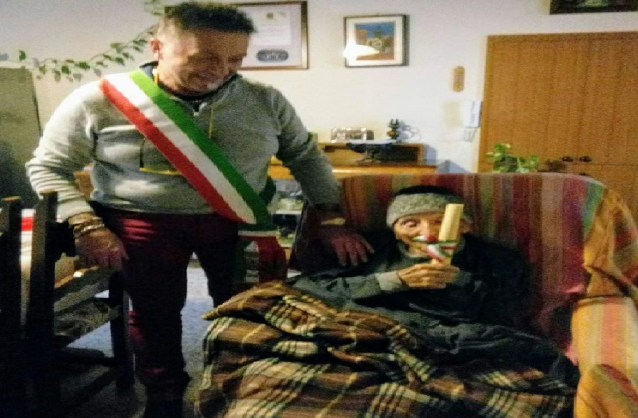 Vailatese e centenario: gli auguri del sindaco a nonno Battista