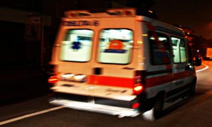 Esce di strada con l'auto, 24enne in ospedale SIRENE DI NOTTE