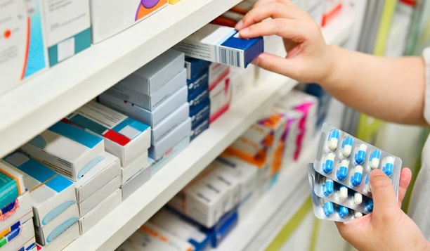 Con una ricetta falsa acquista farmaci a base di stupefacente, guai per un 22enne