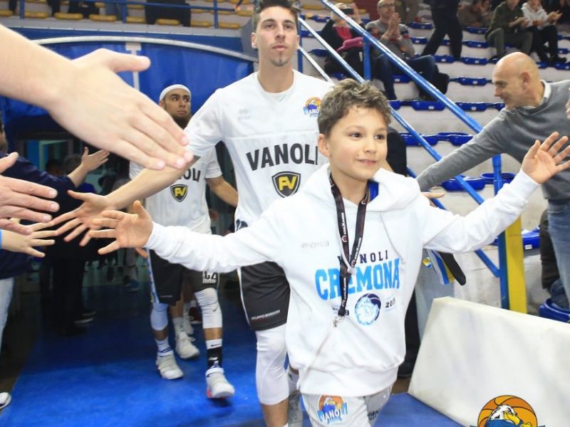 Vanoli Basket: Mattia Tomasoni inaugura la Minibasket Experience FOTO