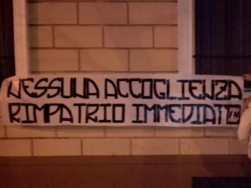 Forza Nuova: ennesimo striscione alla Casa di Accoglienza di Cremona