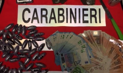 Un chilo di hashish e 5mila euro in contanti, arrestato