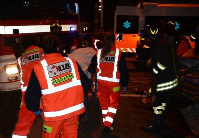 Auto fuori strada a San Daniele Po SIRENE DI NOTTE