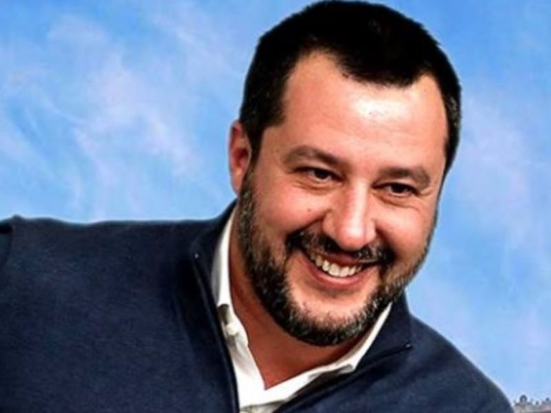 #Salvini non mollare: la Lega scende in piazza