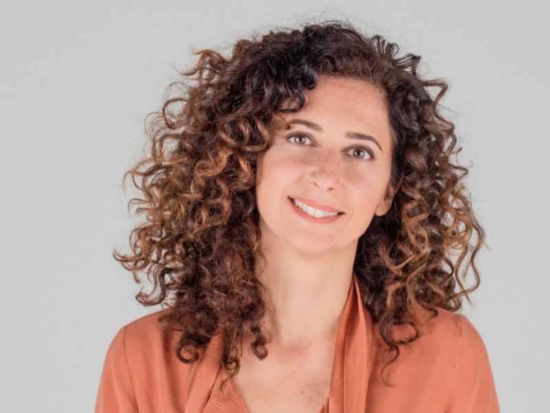 Teresa Mannino in “Sento la terra girare” al Ponchielli