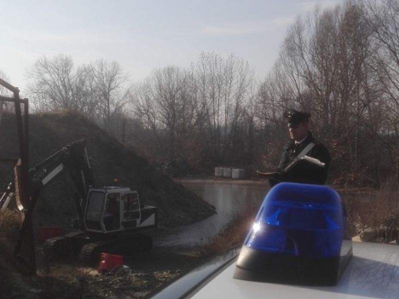 Tentano furto di escavatore, recuperato dai Carabinieri