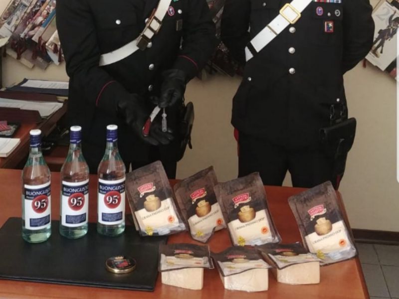 Cacciavite e coltello a serramanico in auto, denunciati