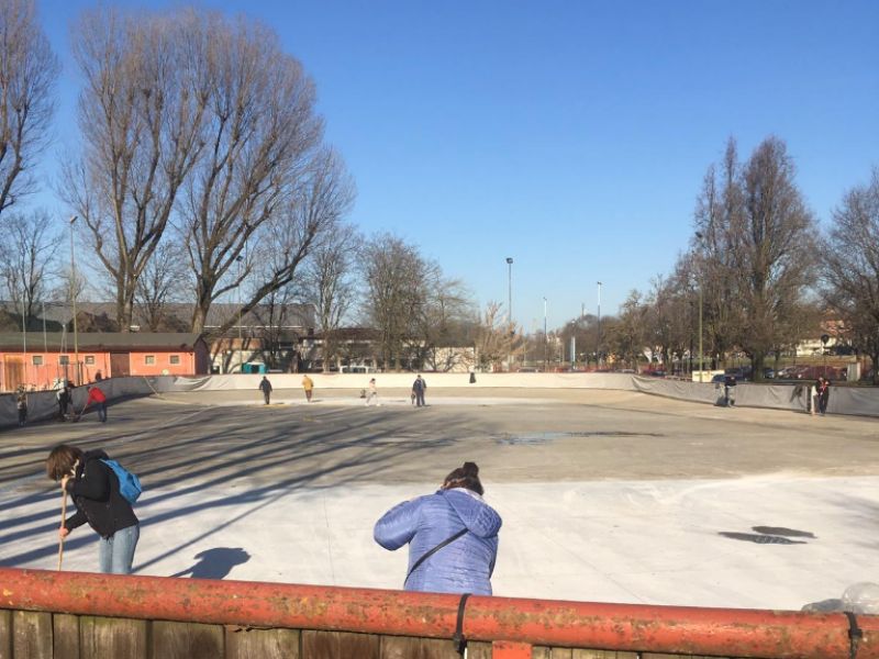 Genitori e atleti della RedBlack hanno pulito la pista piana di pattinaggio