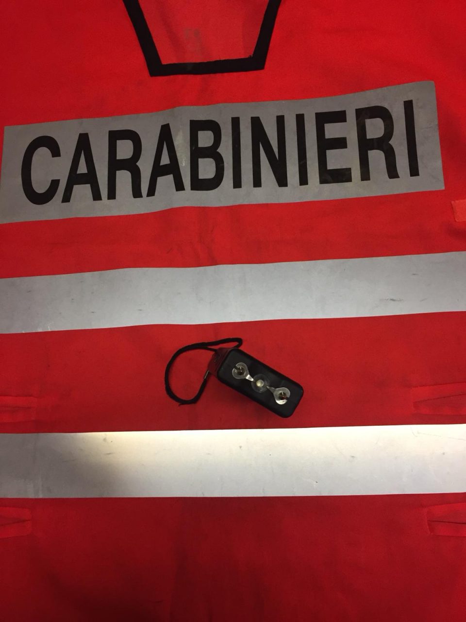 In moto con il taser, denunciato