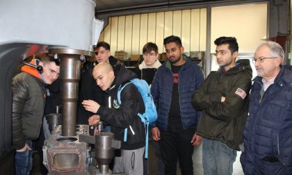 Dalla scuola all'officina, studenti a lezione dagli esperti del mestiere