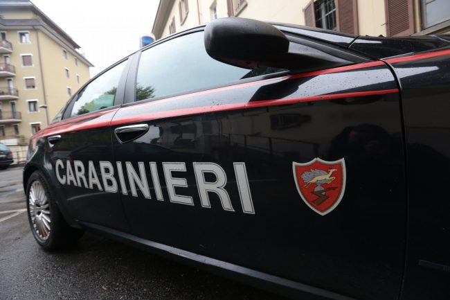 Picchia la moglie fino a farle perdere il bambino
