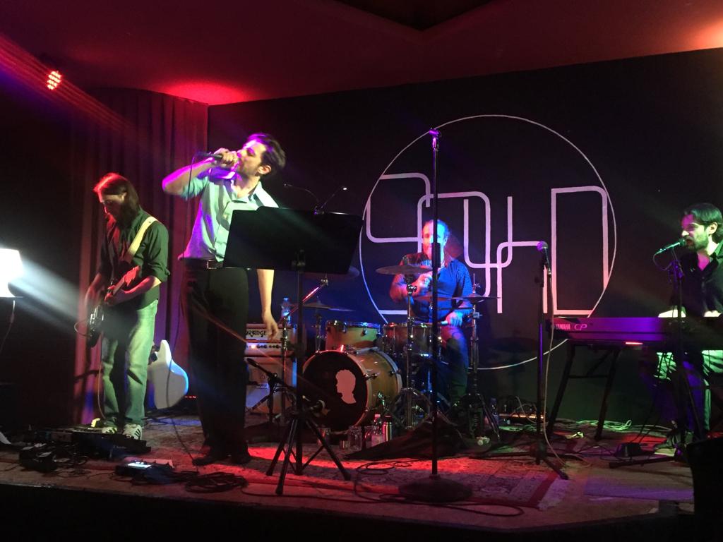 Sabato tributo a Lucio Battisti con il gruppo “Le luci dell’Est”