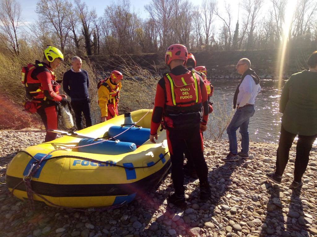 Si lancia dal ponte sul fiume Adda, muore 57enne