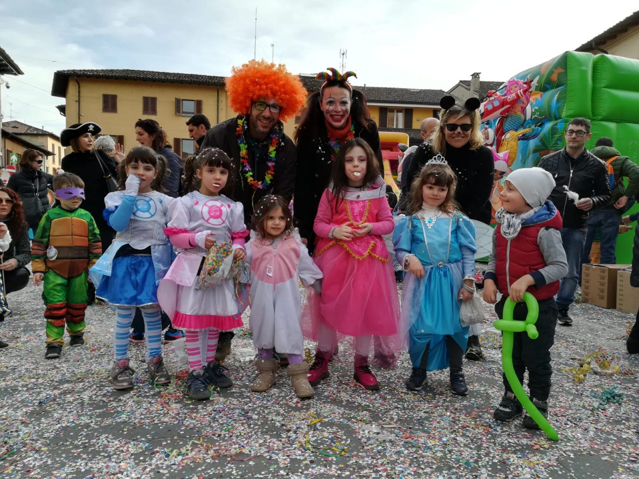E’ Carnevale, festone in piazza FOTO