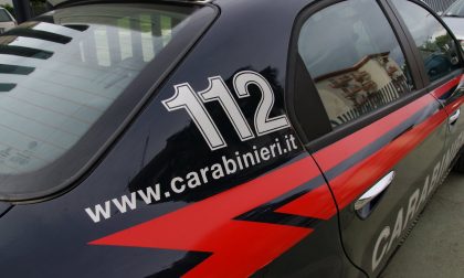 Ruba in appartamento e scappa con l'auto dei proprietari: termina la fuga uscendo di strada