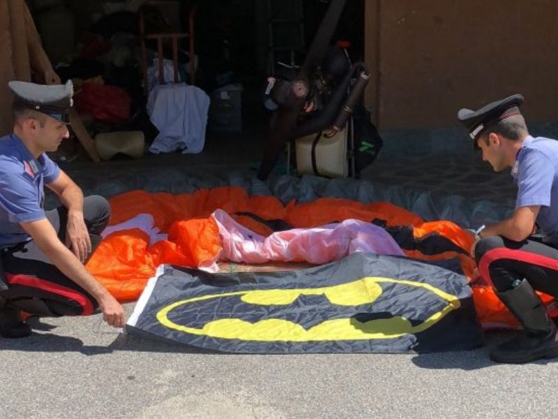 Condannato “Batman”, lo stalker in deltaplano