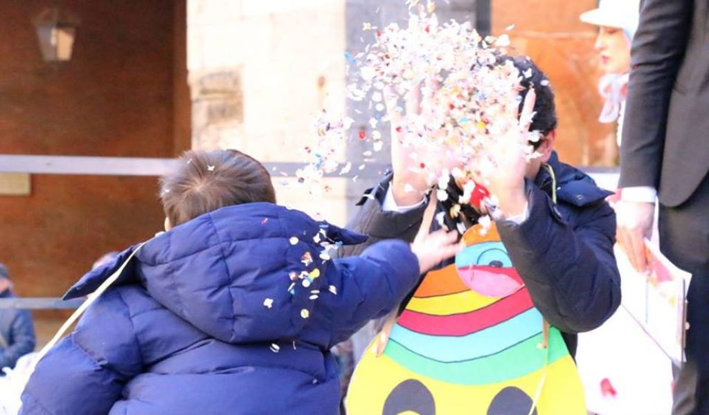 Grande festa in piazza del Comune per l’ultimo giorno di carnevale