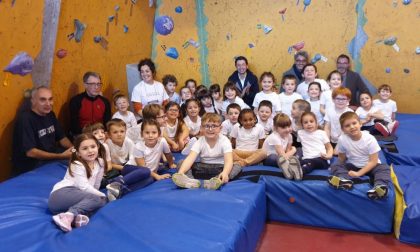 I bambini della Scuola infanzia Sacra Famiglia si cimentano nell’arrampicata